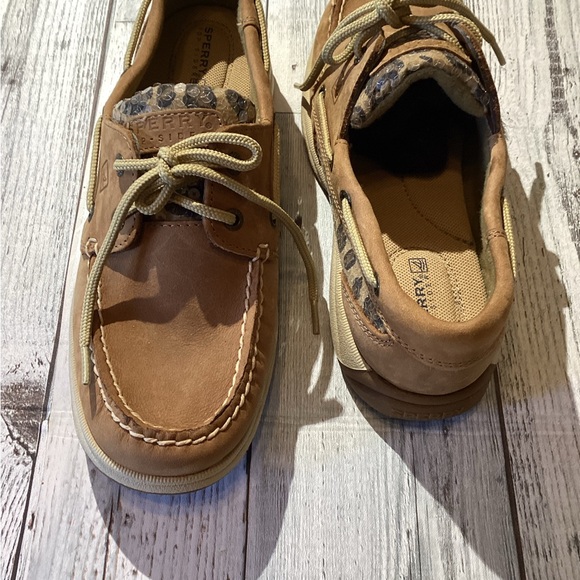 Sperry Tan Boat Shoes Moccasin-Style with Rawhide Laces - Picture 2 of 6